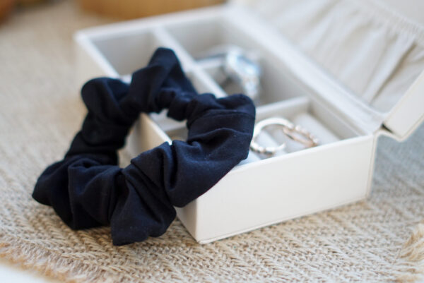Gumka do włosów SCRUNCHIE Black - obrazek 2