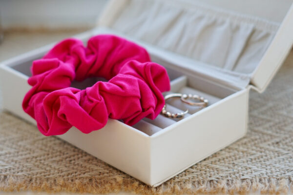 Gumka do włosów SCRUNCHIE Pink - obrazek 2