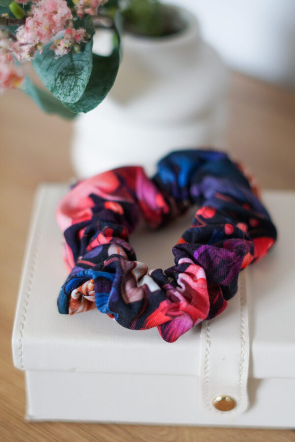 Gumka do włosów SCRUNCHIE - Granatowy ogród