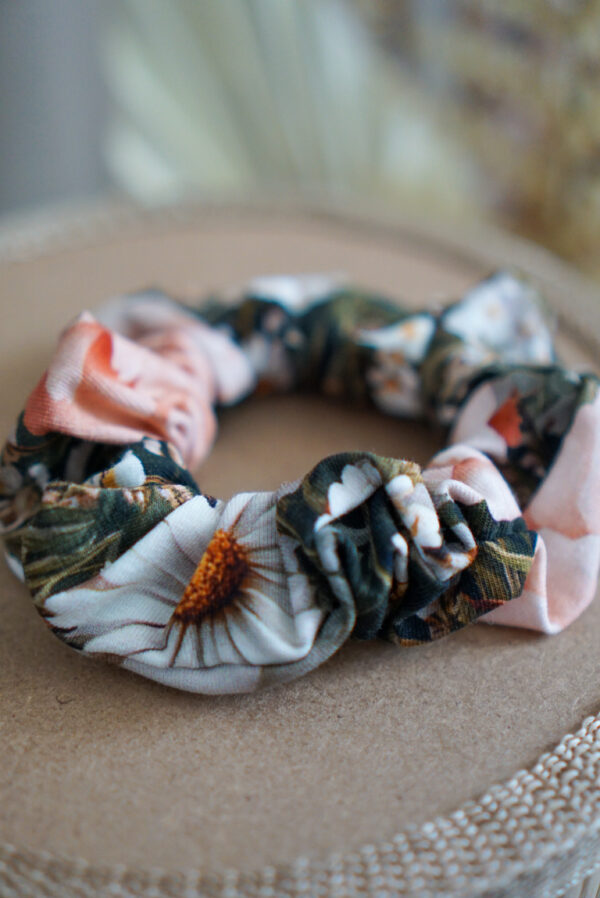 Gumka do włosów SCRUNCHIE - Stokrotki i piwonie