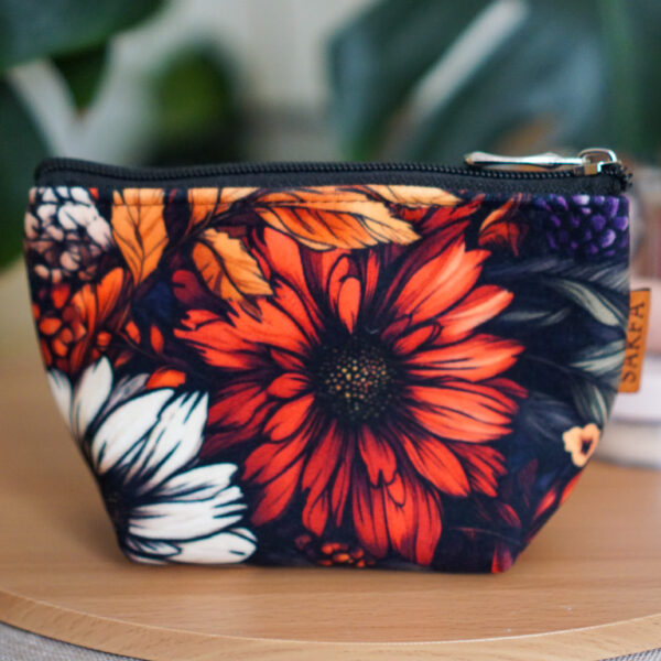 mała kosmetyczka welurowa SAKFA w kolorze beżowym