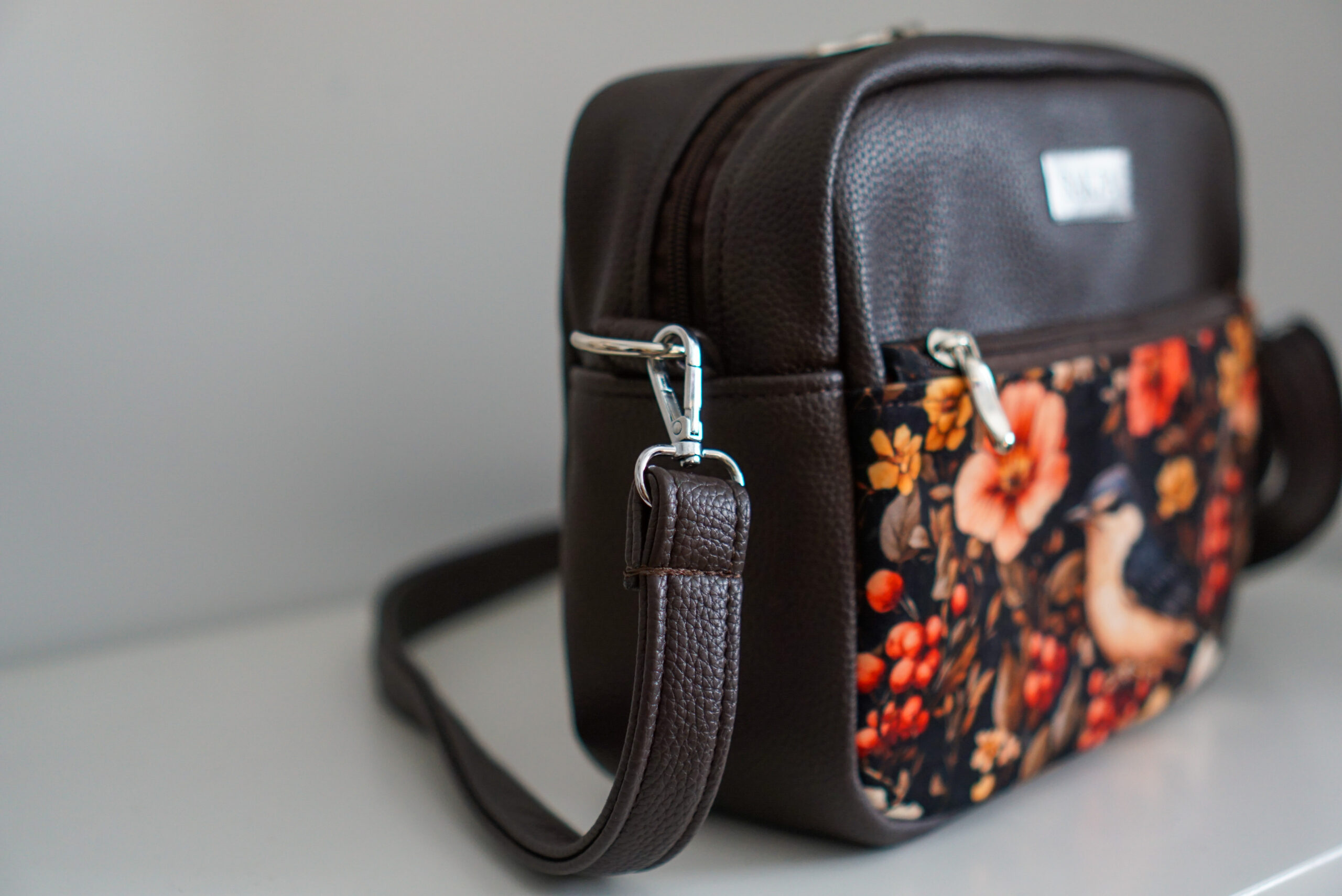 Listonoszka Sophie Ciemny Brąz - Ptaszek w kwiatach - obrazek 2