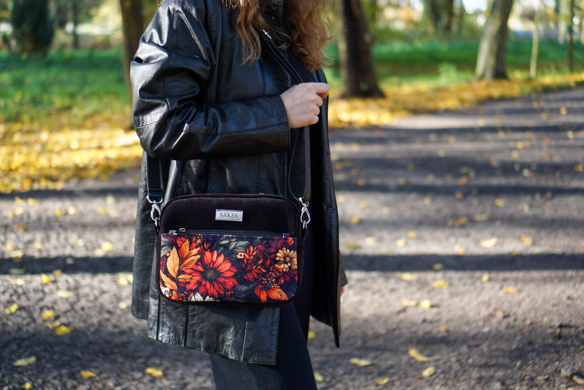 Listonoszka Sophie Black - Jesienne liście - obrazek 2