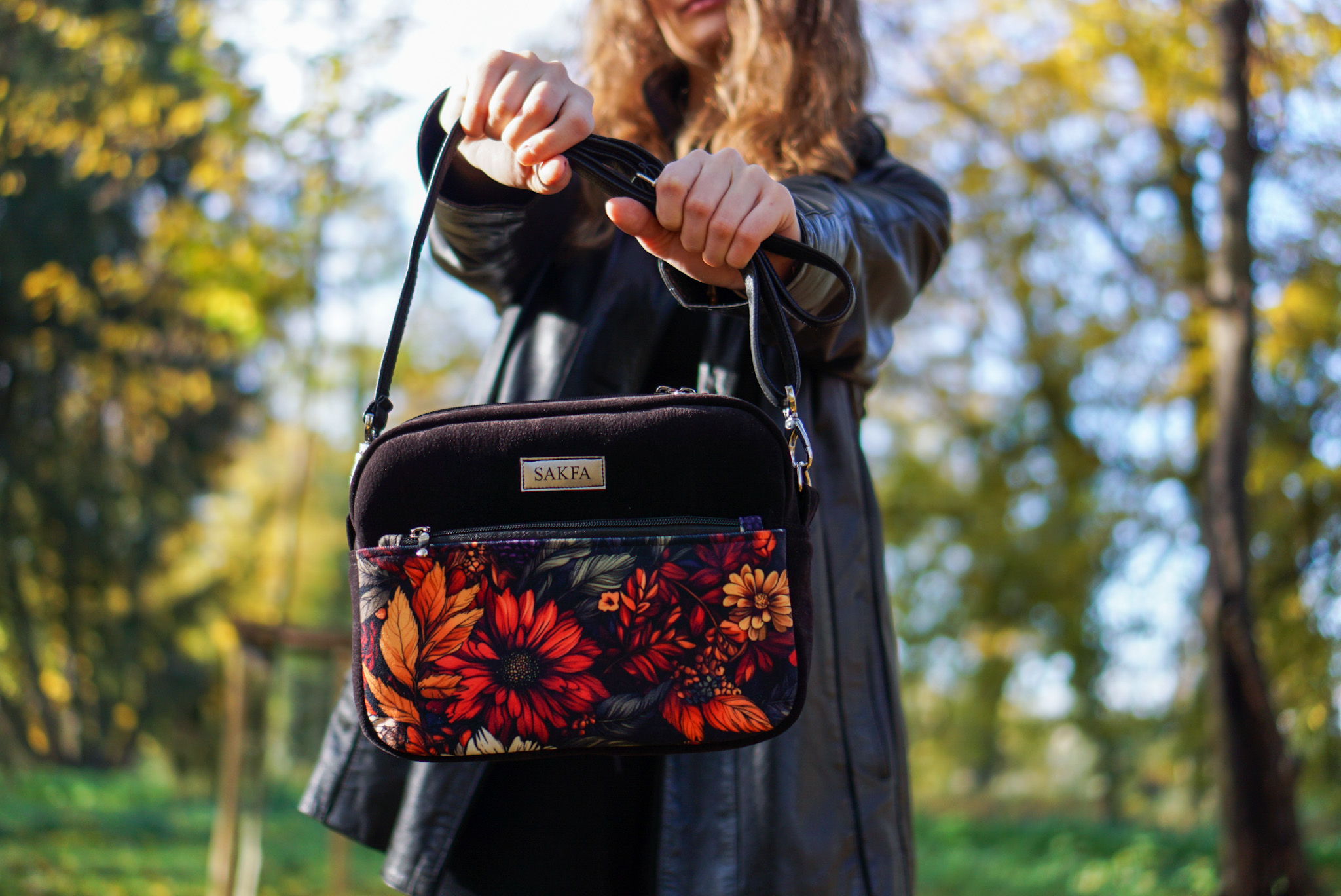 Listonoszka Sophie Black - Jesienne liście