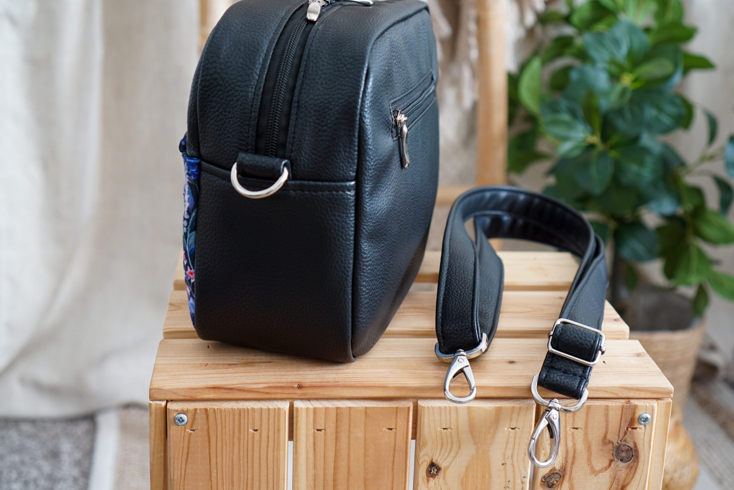 Listonoszka Sophie Black - Polne dzwonki - obrazek 3