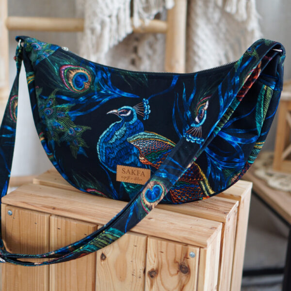 Torebka welurowa półksiężyc Luna - Paw