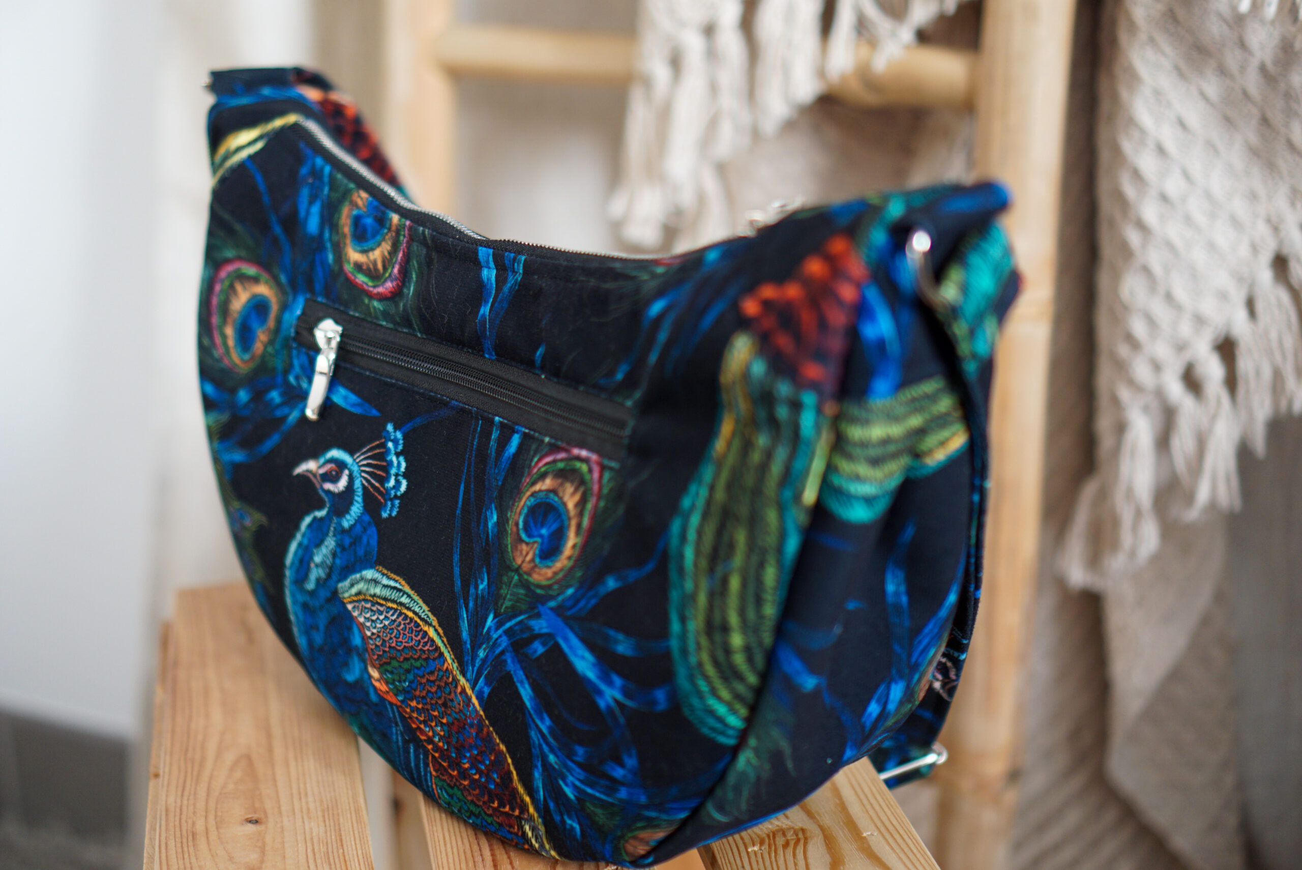 Torebka welurowa półksiężyc Luna - Paw - obrazek 4