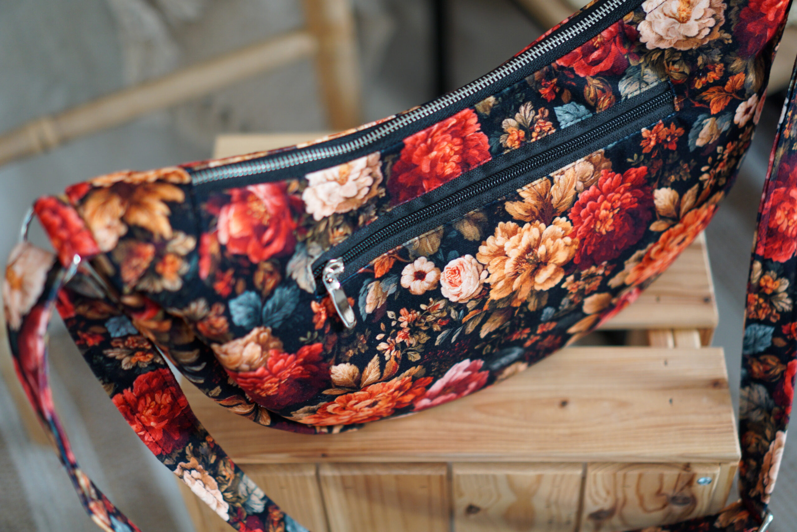 Torebka welurowa półksiężyc Luna - Jesienny bukiet - obrazek 3