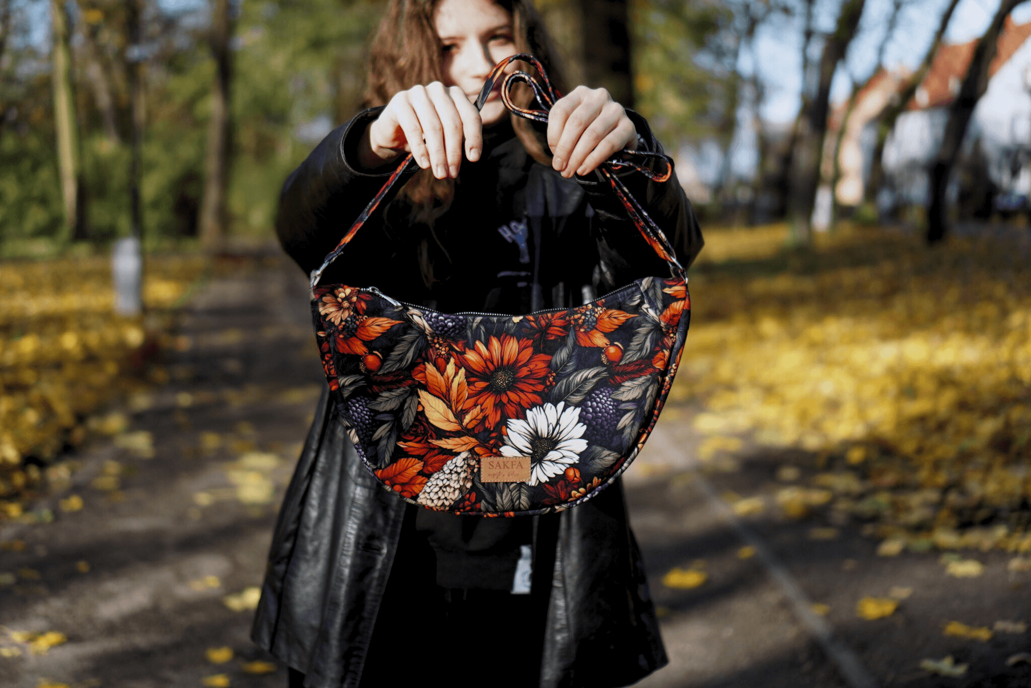 Torebka welurowa półksiężyc Luna - Jesienne liście