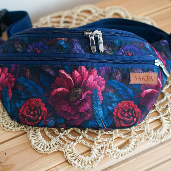 Nerka medium Plus - Kwiaty w piórach (wersja z granatowymi dodatkami)