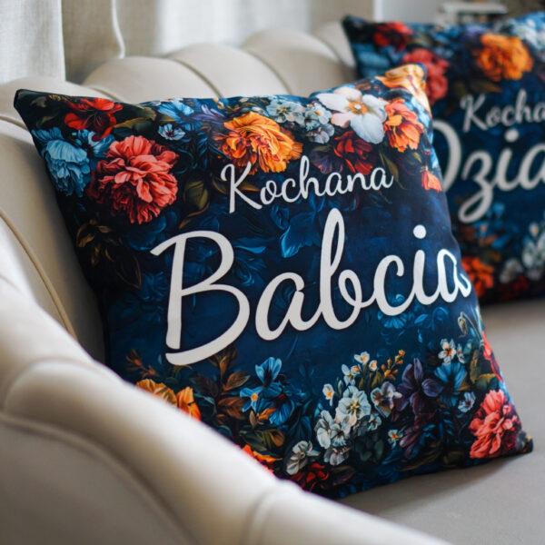 Welurowa Poduszka „Kochana Babcia” –  prezent na Dzień Babci | wzór 1