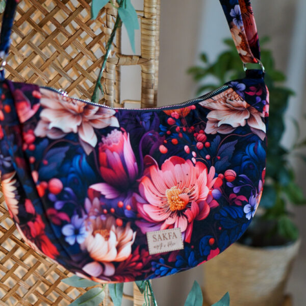 Torebka welurowa półksiężyc Luna - Granatowy ogród