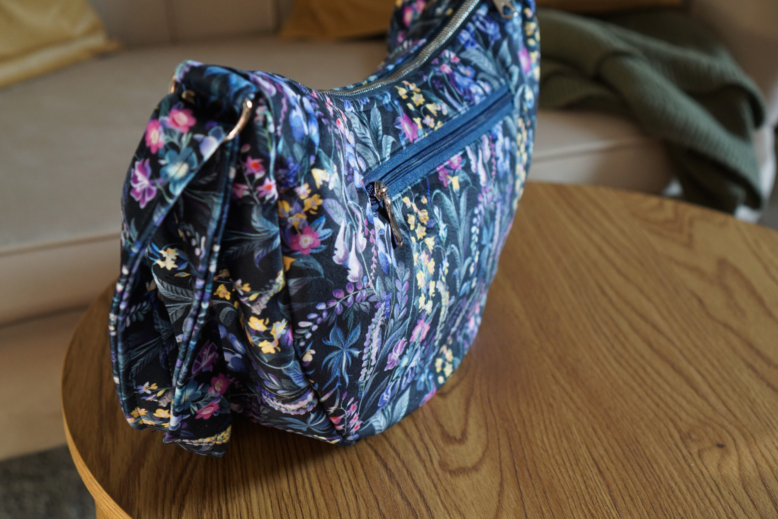 Torebka welurowa półksiężyc Luna - Polne dzwonki - obrazek 5