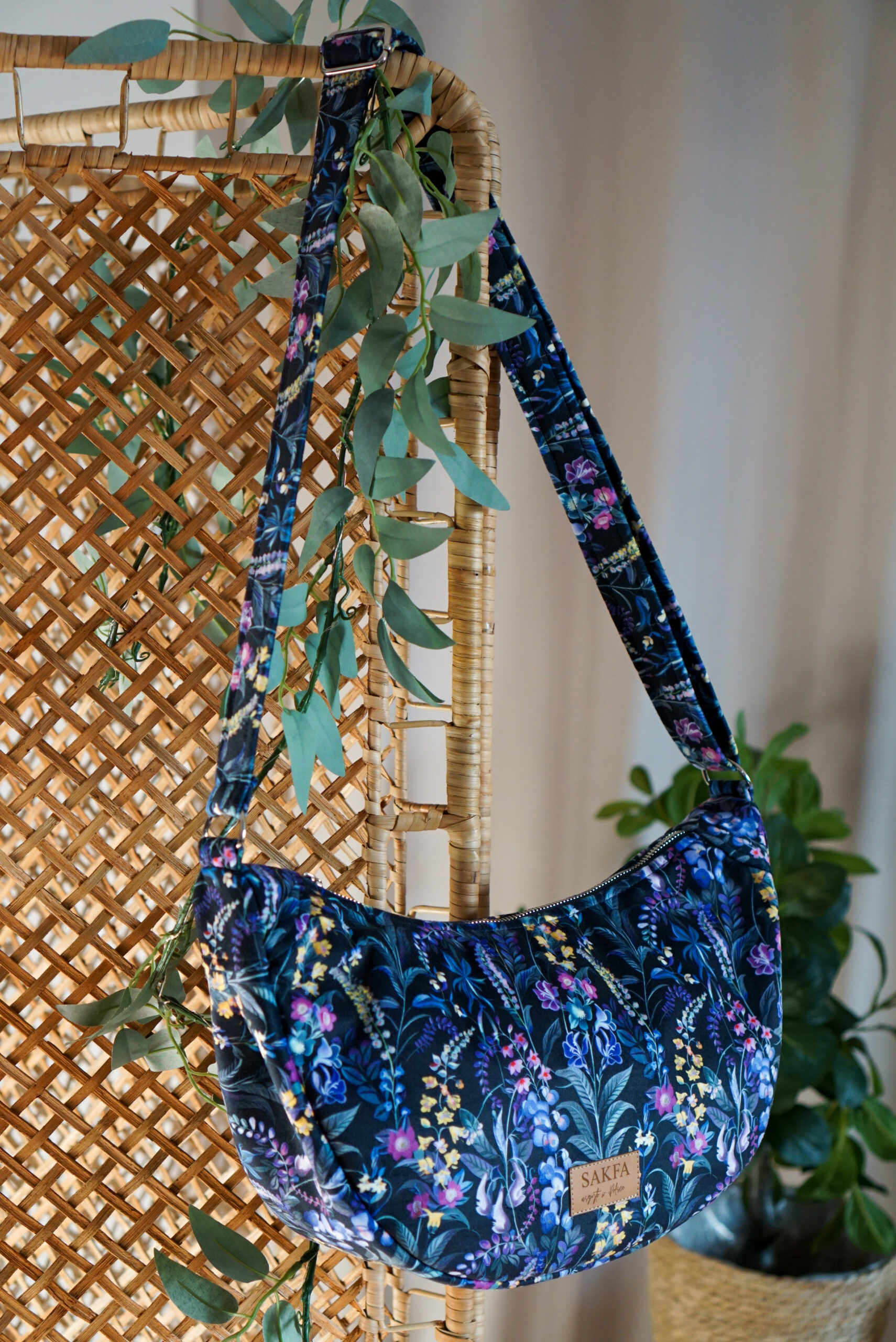 Torebka welurowa półksiężyc Luna - Polne dzwonki - obrazek 4