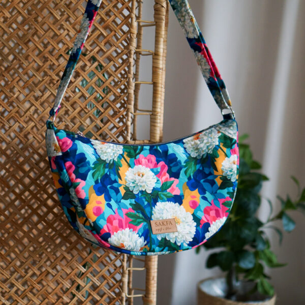 Torebka welurowa półksiężyc Luna - Kwiatowa fantazja