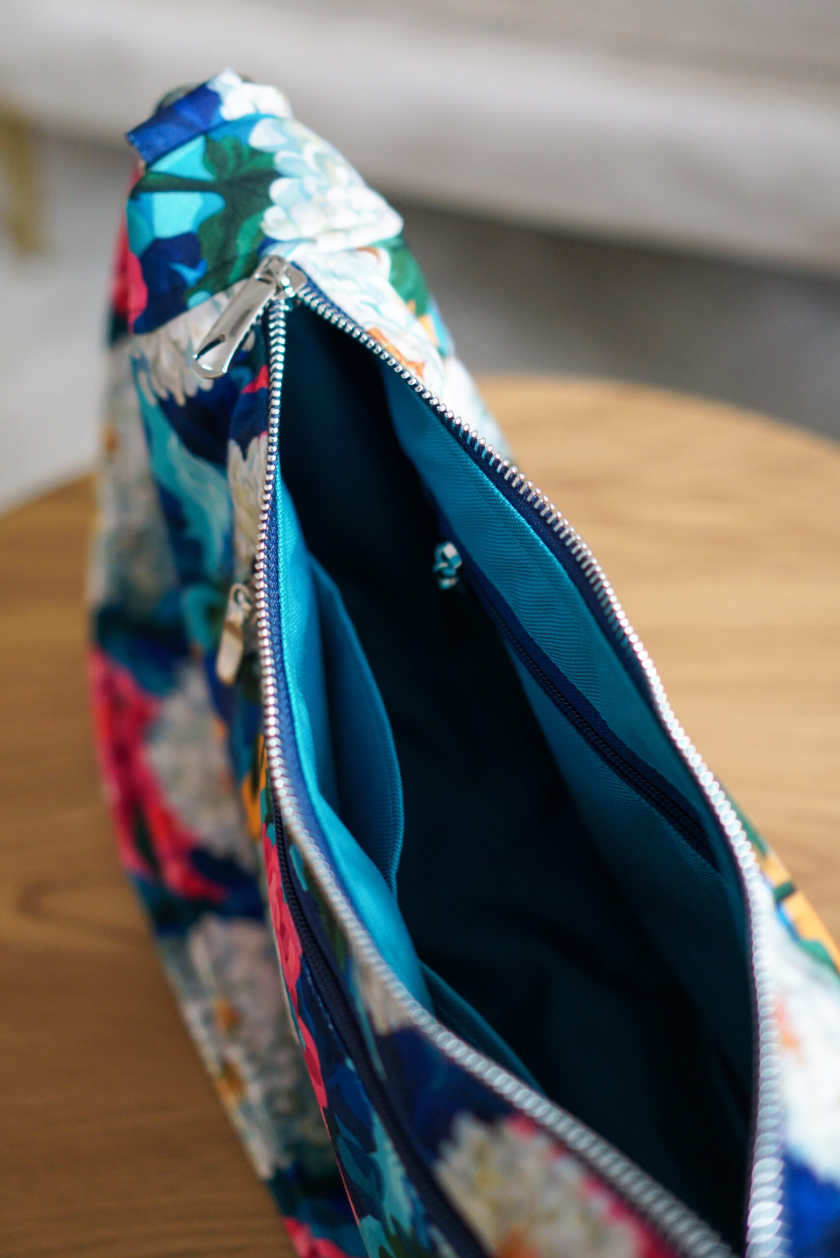 Torebka welurowa półksiężyc Luna - Kwiatowa fantazja - obrazek 5