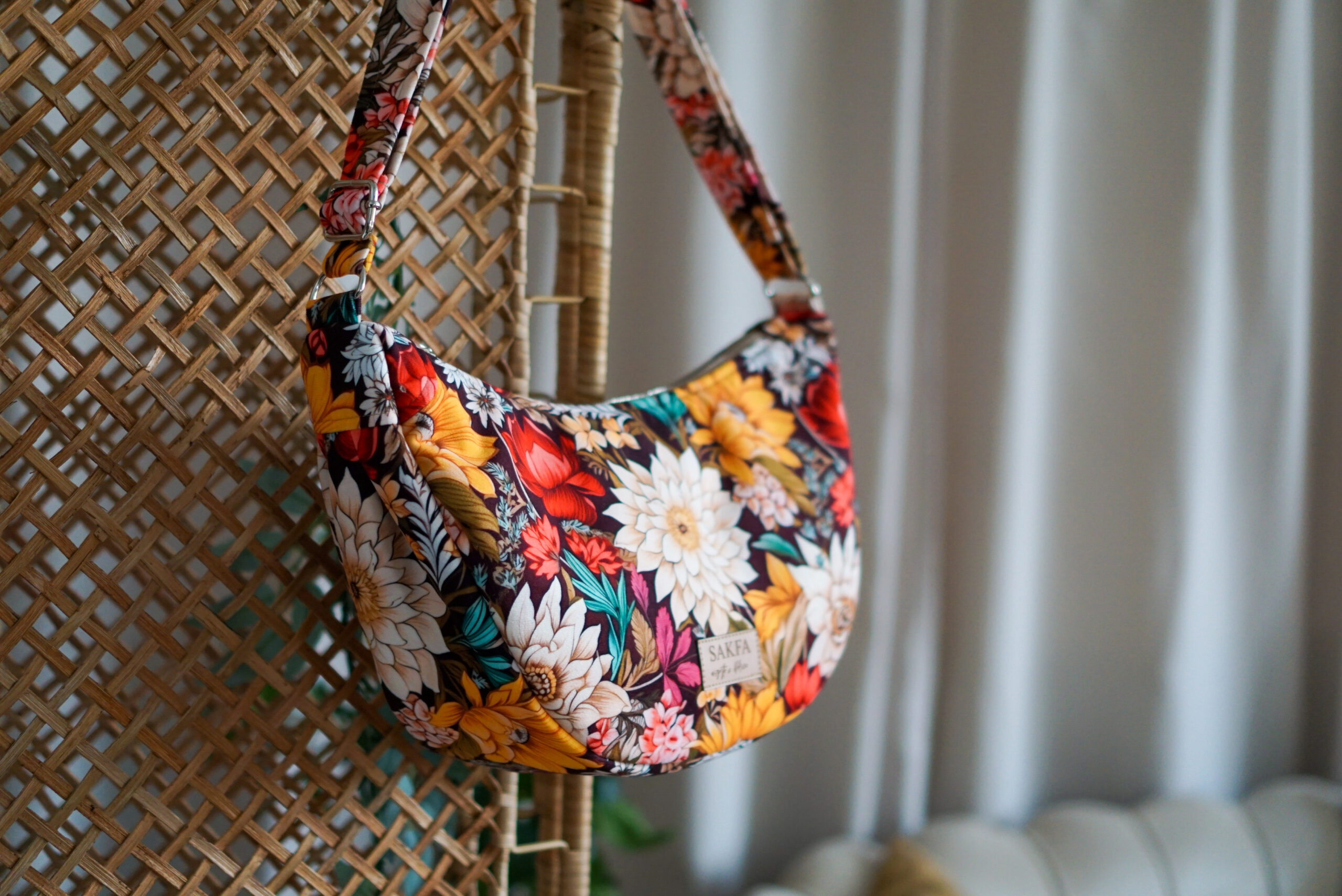 Torebka welurowa półksiężyc Luna - Kwiatowy Raj - obrazek 2