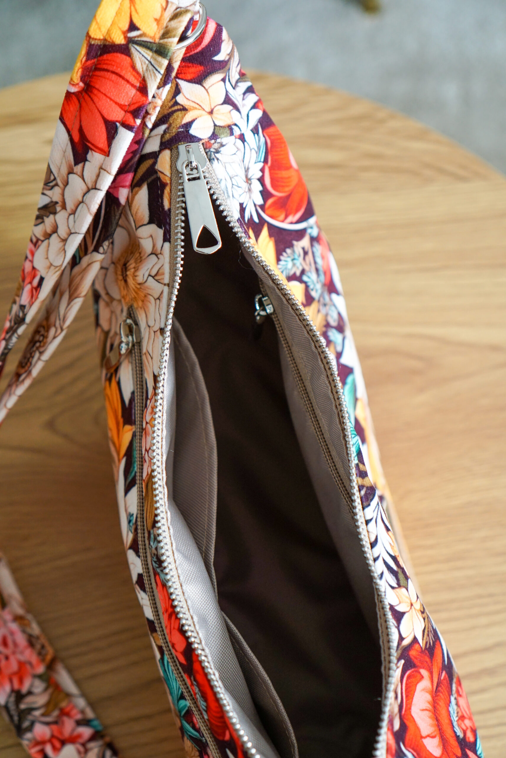 Torebka welurowa półksiężyc Luna - Kwiatowy Raj - obrazek 4