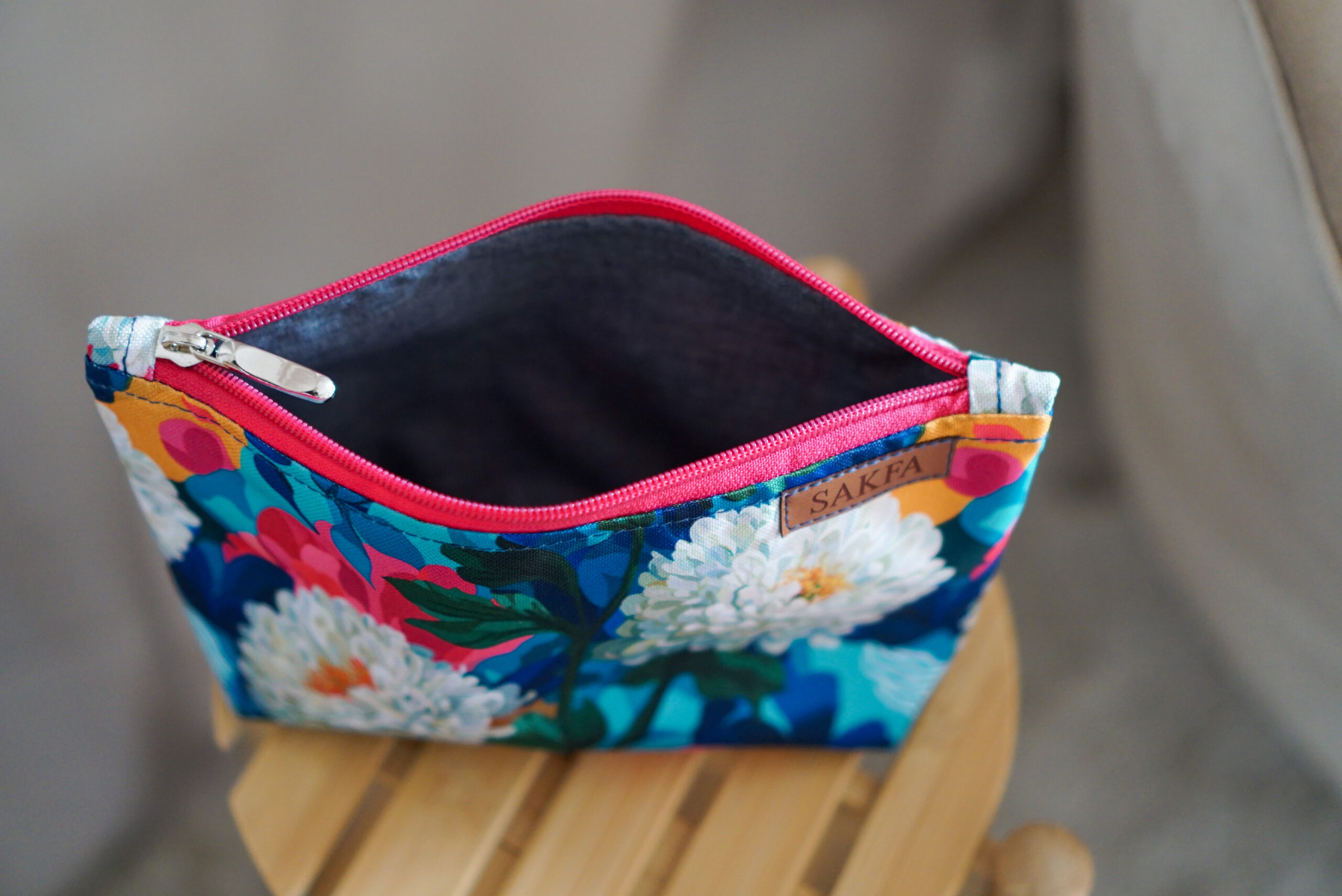 Kosmetyczka mała - Kwiatowa fantazja - obrazek 2