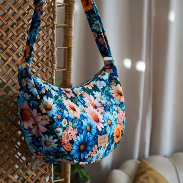 Torebka welurowa półksiężyc Luna  - Lazurowa łąka