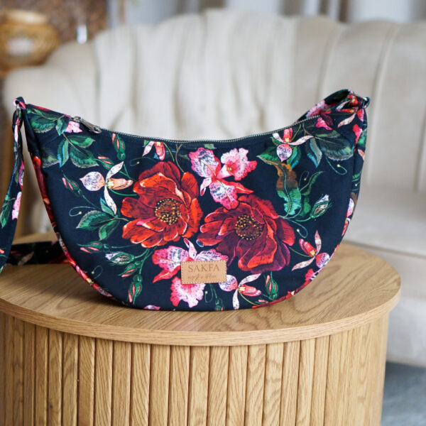 Torebka welurowa półksiężyc Luna - Czerwone kwiaty WYSYŁKA 24 H