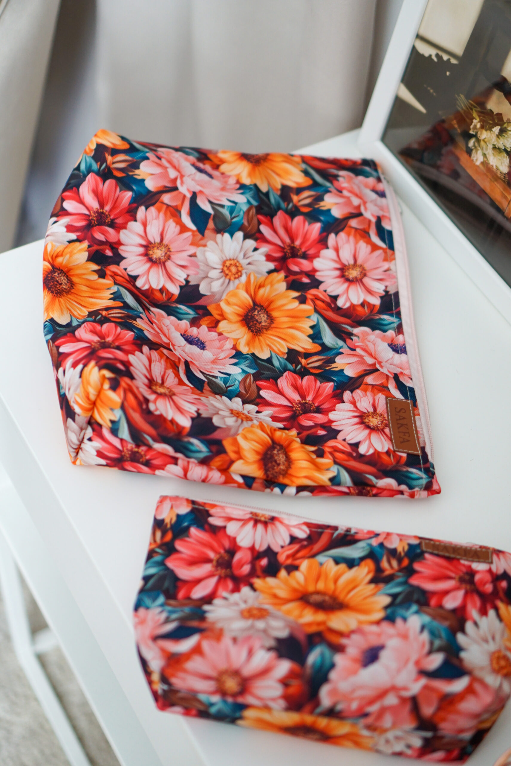 Kosmetyczka mała - Kolorowe margaretki - obrazek 2