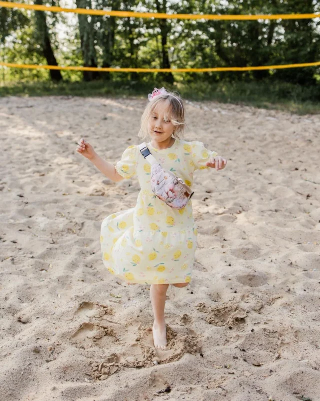 Nerka Small 😍
Idealna jako kompaktowa nerka dla dorosłych albo — jak widać na zdjęciu — jako super pojemna nerka dla większych dzieci! 🥰
Wygoda, styl i funkcjonalność w jednym! ✨

A na zdjęciu Laura 😍 rola modelki bardzo jej się spodobała 🙃